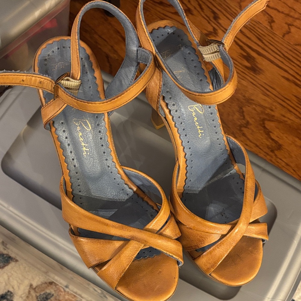 Women's Tan Leather Sandals